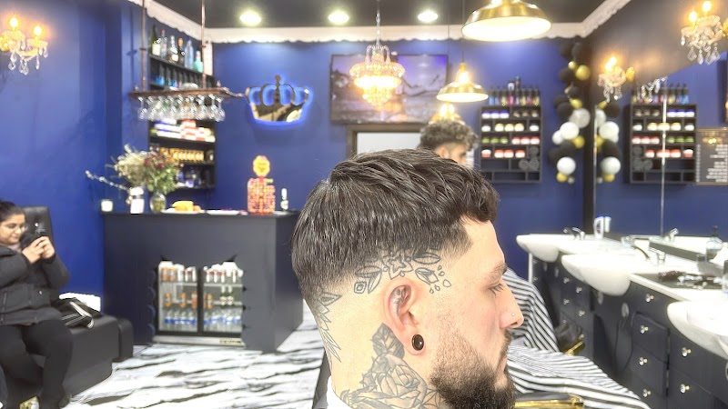 Crown Traditional Barber Shop photo 2