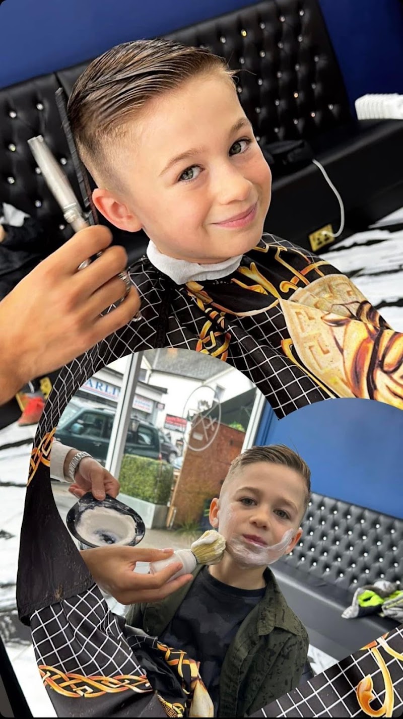 Crown Traditional Barber Shop photo 4