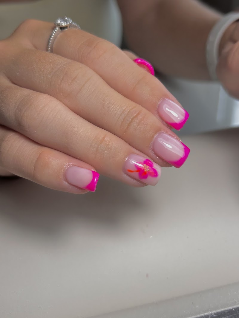 Dakota Lillies Nails and Beauty photo 4