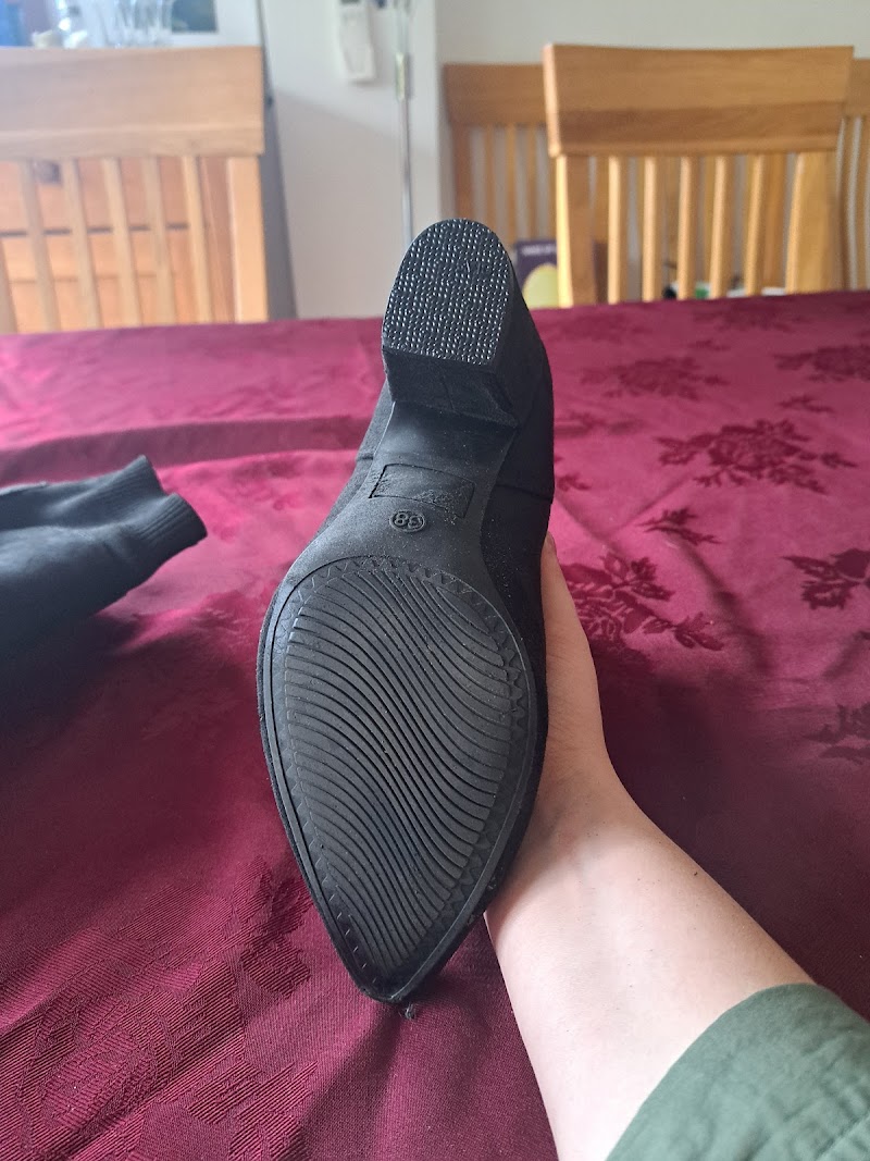 Jackson's Quality Shoe Repairs photo 4