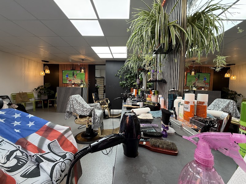 NEW CRAWLEY TAMIL SALON (THALAPATHI SALOON) photo 4