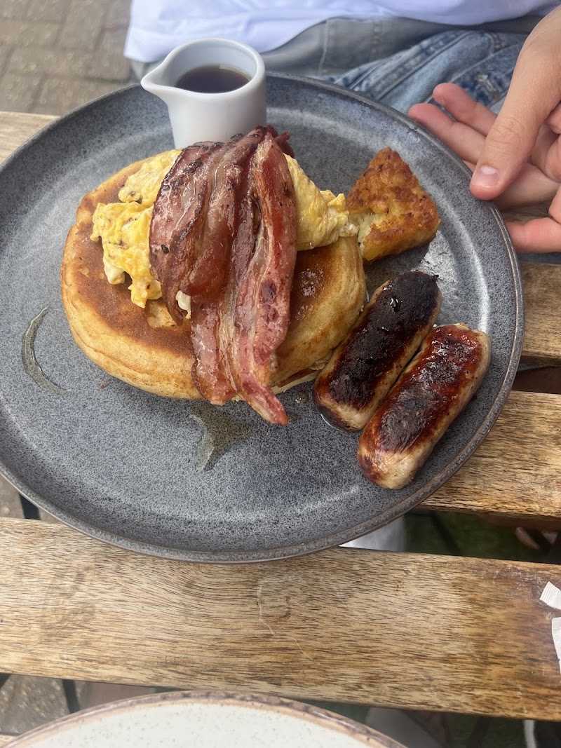 Petek's on the Park photo 3