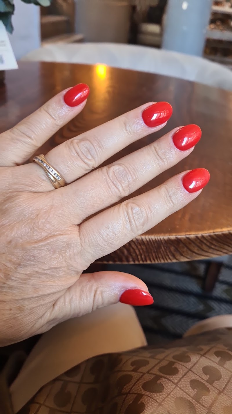 Queen Nails Horsham Salon photo 4