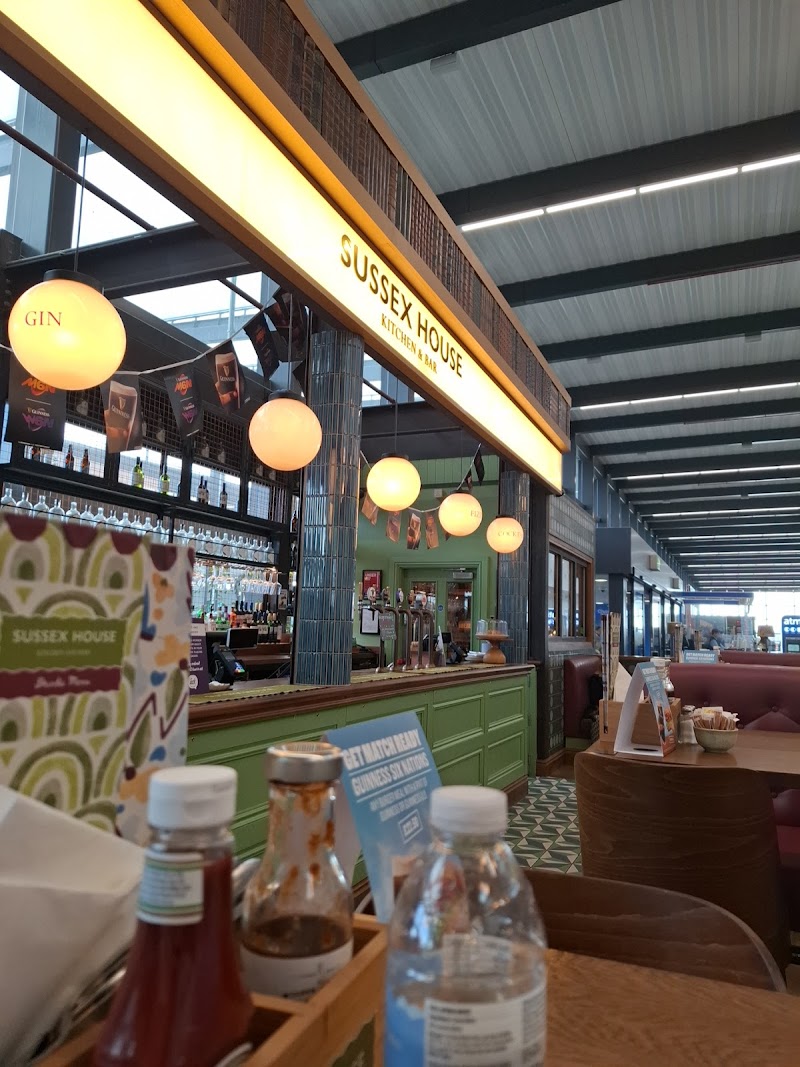 Sussex House Kitchen & Bar - Gatwick North — restaurant