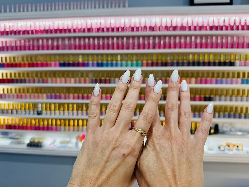 Top Nails Reigate photo 1