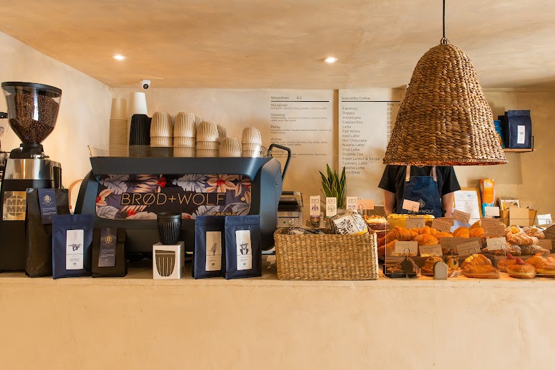 Wolfpack — cafe